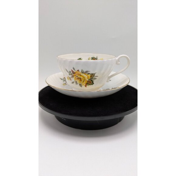 Stanley Yellow Rose Bone China Gold Trim Wide Tea Cup And Saucer Vintage Set - Picture 1 of 17